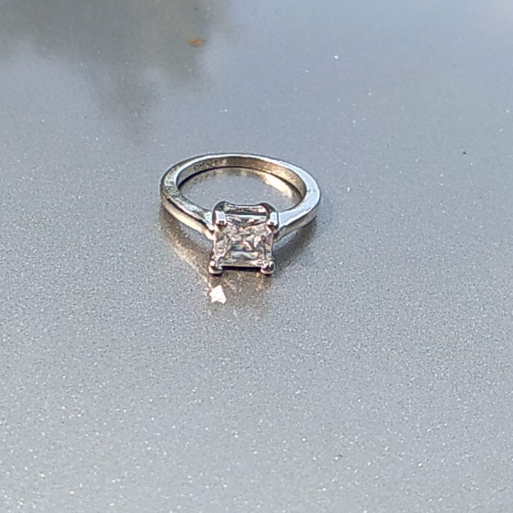 Princess cut white sapphire solitaire ring. - Picture 4 of 6